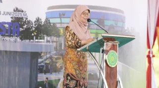 Ketua Umum PP Aisyiyah Dorong Lulusan UNISA Yogyakarta Siap Hadapi Tantangan Zaman dan Terus Belajar