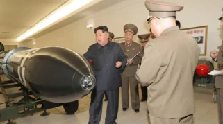 Kim Jong Un Tekankan Tidak Ada Provokasi, Lanjut Uji Mesin Rudal Padat Baru