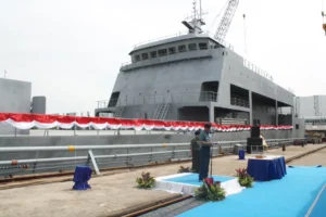 Lanal Banyuwangi Sambut KRI Teluk Kupang-519 untuk Pengamanan Arus Balik Lebaran di Ketapang‑Gilimanuk