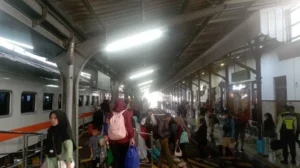Liburan Panjang 2026 Dorong Belasan Ribu Penumpang Padati Stasiun Daop 9 Jember