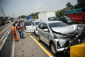 Lima Mobil Tabrakan Beruntun di Exit Tol Lenteng Agung, Jakarta Selatan