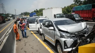 Lima Mobil Tabrakan Beruntun di Exit Tol Lenteng Agung, Jakarta Selatan
