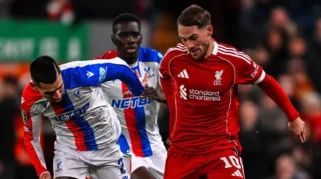 Liverpool Dihadapkan pada Tekanan Pecat Slot dan Pertimbangan Mantan Bos Chelsea