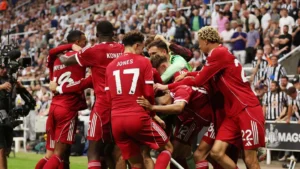 Liverpool FC Menang 2-0 Atas Fulham, Ngumoha Jadi Pencetak Gol Termuda, dan Protes Fans atas Kenaikan Harga Tiket