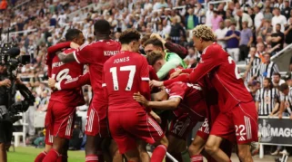 Liverpool FC Menang 2-0 Atas Fulham, Ngumoha Jadi Pencetak Gol Termuda, dan Protes Fans atas Kenaikan Harga Tiket