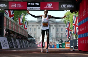 London Marathon 2026 Pecahkan Rekor Dunia, Sabastian Sawe Jadi Pria Pertama Lari di Bawah Dua Jam