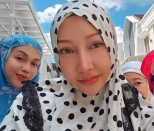 Lucinta Luna Pilih Tampil Maskulin, Salat Idul Fitri di Korea Selatan Mengungkap Alasan Keberanian di Luar Negeri