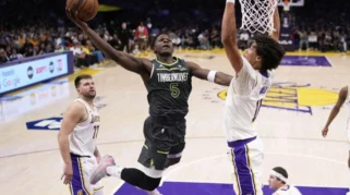 Luke Kennard Bawa Lakers Keunggulan di Playoff Pertama 2026 dengan Rekor Tembakan Tiga Angka