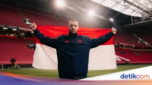 Maarten Paes Bebas Sanksi Paspor, Ajax Pastikan Legalitasnya di Eredivisie