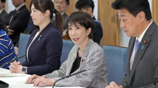 Macron dan PM Jepang Takaichi Berbagi Momen 'Kamehameha' dalam Pertemuan Bilateral di Tokyo