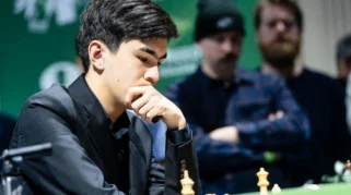 Magnus Carlsen Tegas soal Selfie dan Kinerja Javokhir Sindarov di Kandidat FIDE