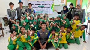 Mahasiswa KKN RPL Unmuh Jember Gelar Edukasi Pemilahan Sampah di PAUD Widuri Banyuates