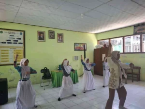 Mahasiswa KKN RPL Unmuh Jember Lestarikan Budaya Lewat Pelatihan Tari Jamuran di TK Al Hidayah Jatinom 01