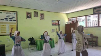 Mahasiswa KKN RPL Unmuh Jember Lestarikan Budaya Lewat Pelatihan Tari Jamuran di TK Al Hidayah Jatinom 01