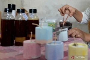 Mahasiswa KKN UM Jember Bantu Anak SD Griya Ananda Buat Lilin Aromaterapi Reda Cemas dan Pusing