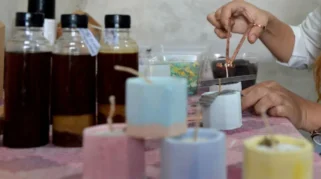Mahasiswa KKN UM Jember Bantu Anak SD Griya Ananda Buat Lilin Aromaterapi Reda Cemas dan Pusing