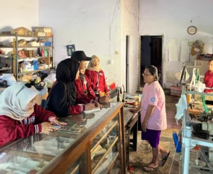 Mahasiswa KKN Unmuh Jember Dorong Pemberdayaan Perempuan lewat Kreativitas Kuliner di Kaliwining