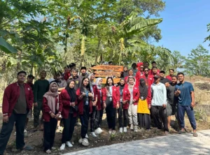 Mahasiswa KKN Unmuh Jember Gelar Kerja Bakti Ibu dan Anak di SPS At Tazkia