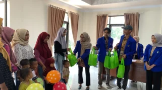 Mahasiswa KKN Unmuh Jember Gencarkan Sosialisasi PHBS di Desa Sumber Jeruk, Terapkan 10 Indikator Hidup Sehat