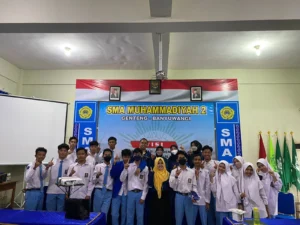 Mahasiswa Universitas Muhammadiyah Jember Gelar Literasi Sains Terapan di SMA Muhammadiyah 2 Genteng