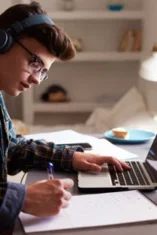 Manfaat Belajar Online Bagi Pelajar Masa Kini: Fleksibilitas Waktu dan Tempat