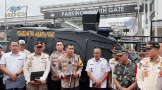 Manusia Silver di Jakarta Pusat Paksa Minta Uang, Ditangkap Satpol PP