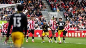 Menang atas Brentford, Michael Carrick Ingatkan Pemain United Tidak Berlebihan Merayakan