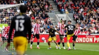 Menang atas Brentford, Michael Carrick Ingatkan Pemain United Tidak Berlebihan Merayakan