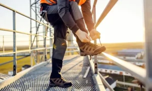 Mengapa Kesehatan Kaki Penting Bagi Pekerja Berdiri Lama