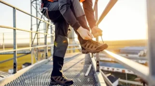 Mengapa Kesehatan Kaki Penting Bagi Pekerja Berdiri Lama