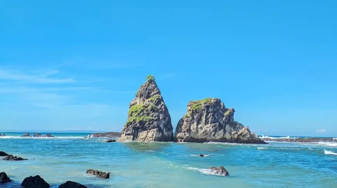 Mengapa Pantai Tanjung Layar Menjadi Pilihan Wisata Populer?