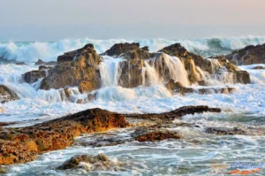 Mengenal Pantai Karang Taraje