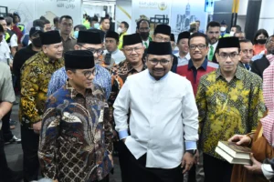 Menhaj dan DPR RI Lepas 391 Jamaah Haji Kloter Pertama Embarkasi Banten