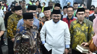 Menhaj dan DPR RI Lepas 391 Jamaah Haji Kloter Pertama Embarkasi Banten