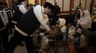 Menhaj Lepas 391 Jamaah Haji Kloter Pertama, Ingatkan Jaga Kesehatan dan Ikuti Arahan Pimpinan