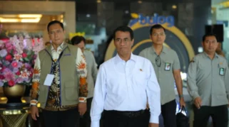 Menteri Pertanian Tinjau Gudang Bulog, Stok Beras Capai 4,5 Juta Ton Tertinggi Sepanjang Sejarah