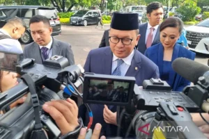 Menteri Sosial dan Wakil Menteri Sosial Tiba di Istana dengan Mobil Listrik, Tanda Dukungan Terhadap Energi Bersih
