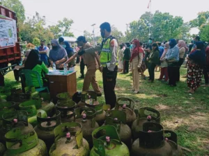 Operasi Pasar Murah Rambipuji Diserbu Warga, Ratusan Gas Melon Ludes