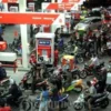 Panic Buying BBM Memicu Antrean Panjang di SPBU Jakarta dan Makassar, Pemerintah Tegaskan Stok Masih Aman