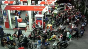 Panic Buying BBM Memicu Antrean Panjang di SPBU Jakarta dan Makassar, Pemerintah Tegaskan Stok Masih Aman