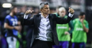 PAOK Tinggalkan Derby Melawan Panathinaikos, Razvan Lucescu Hadir di Sisinya Mircea Lucescu yang Mengalami Koma