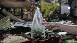 Pedagang Daging di Jakarta Tambah Biaya Kresek Rp500 Akibat Kenaikan Harga Plastik