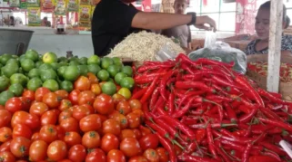 Pedagang Pasar Tradisional Keluhkan Harga Plastik Naik Tiga Kali Lipat