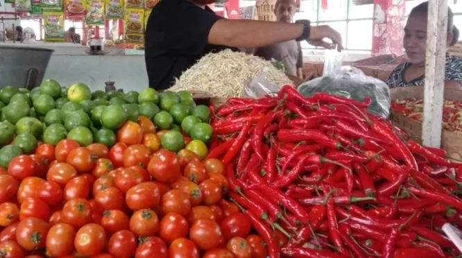 Pedagang Pasar Tradisional Keluhkan Harga Plastik Naik Tiga Kali Lipat
