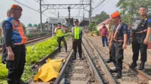 Pemotor Tertabrak KRL di Perlintasan Tak Resmi Tanjung Priok, Korban Dirawat di RS Koja