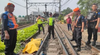 Pemotor Tertabrak KRL di Perlintasan Tak Resmi Tanjung Priok, Korban Dirawat di RS Koja