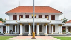 Pemulihan Sayap Barat Gedung Grahadi Dimulai, Upaya Pelestarian Cagar Budaya Pasca Kerusuhan Agustus 2025