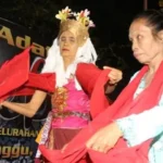 Penari Seblang Olehsari Ikuti Halal Bihalal di Kecamatan Glagah, Banyuwangi