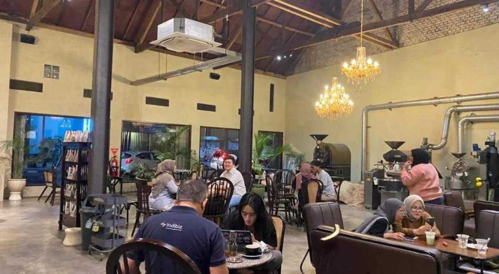 Pengalaman Pribadi: Menikmati Kopi Sambil Menyusuri Pasar