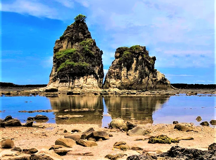 Pengaruh Aktivitas Selancar Ombak Pantai Tanjung Layar terhadap Lingkungan